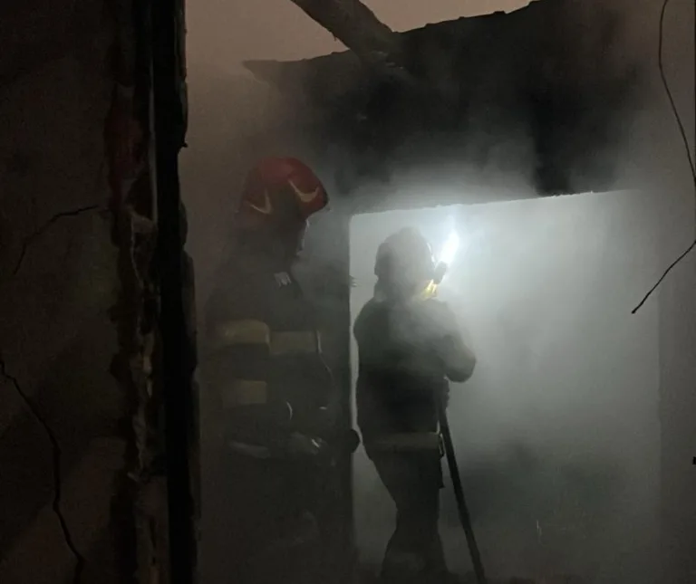 Incendiu la Tanacu, două autospeciale ISU trimise la locul intervenției