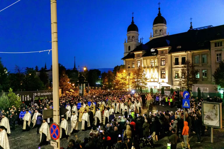 Mii de pelerini vasluieni vor pleca la Iași, începe Hramul Sfintei Cuvioase Parascheva. Anunț de la Jandarmeria Română