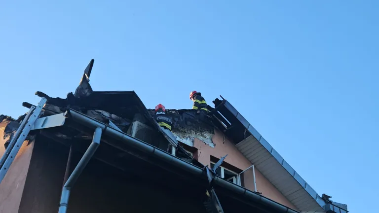 ȘTIREA DIMINEȚII Incendiu devastator la Vaslui, casă în flăcări pe strada Eternității (VIDEO)