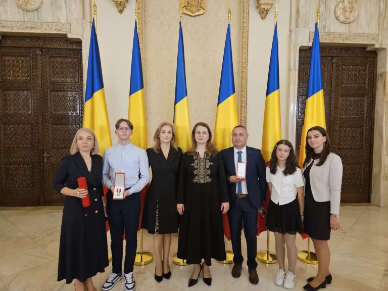 Ordinul ”Meritul pentru Învățământ” a fost acordat școlilor ”Ion Murgeanu”, Zorleni, și ”Constantin Parfene”, Vaslui