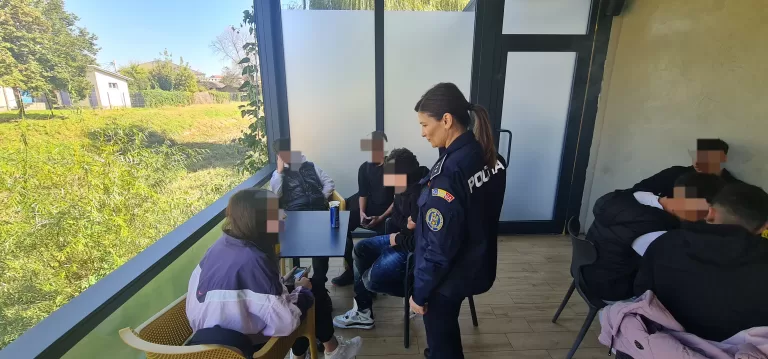 Razie la Bârlad, zeci de elevi găsiți în baruri și cafenele, în timpul orelor de curs