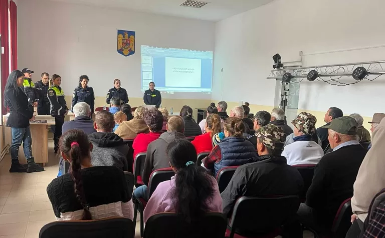 Bătaia e ruptă din Rai, prin satele vasluiene. Zeci de săteni din Zorleni și Bogdănești au discutat cu polițiștii