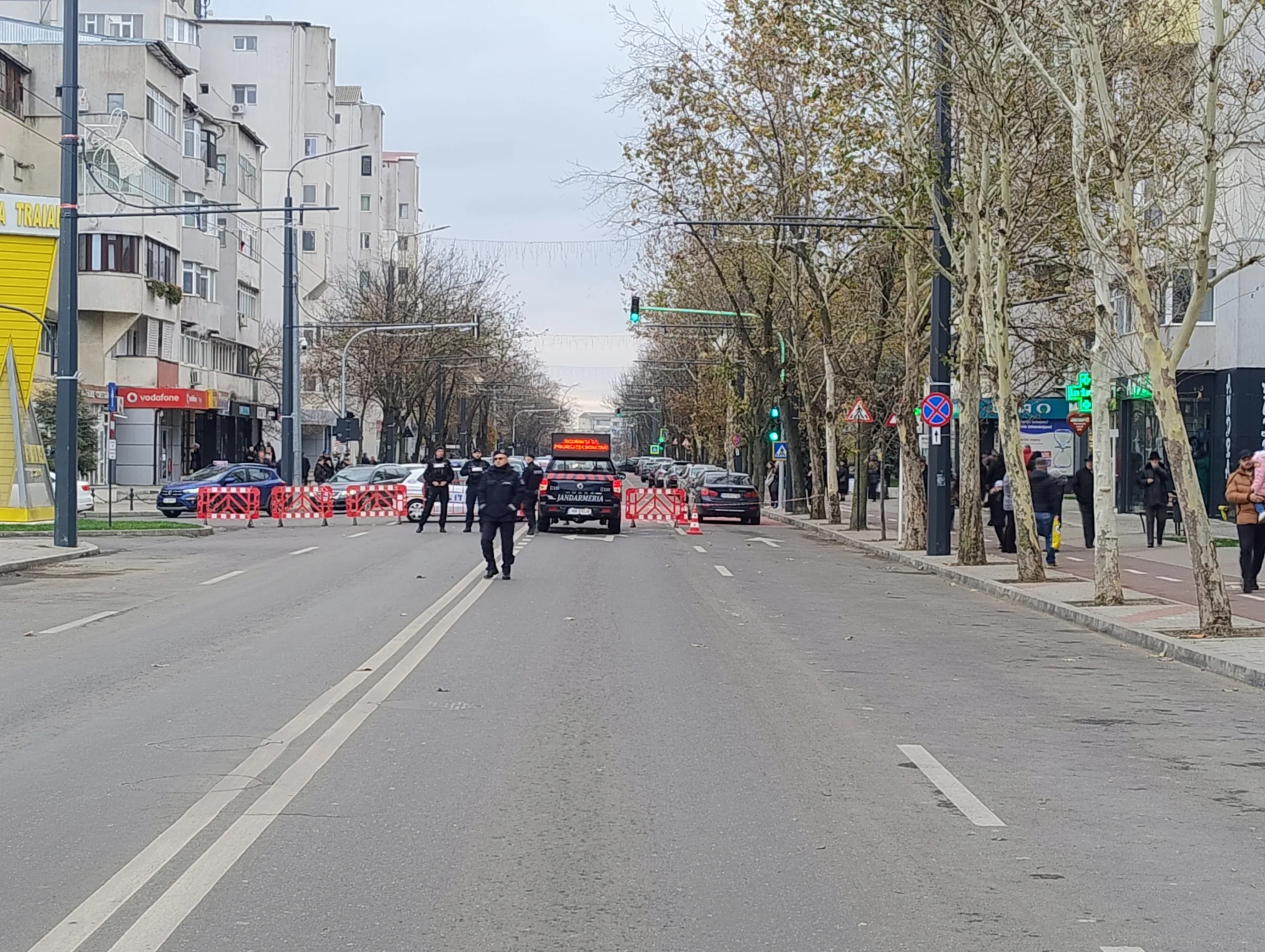 ACUM Mii de credincioși participă la sfințirea Catedralei Sfinții Arhangheli Mihail și Gavriil 2 IMG 20241110 104743717 AE 1 scaled