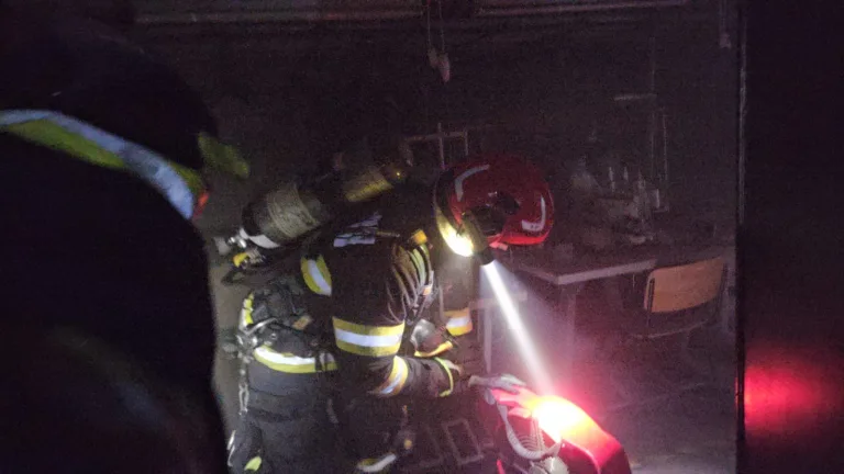 FOTO, VIDEO Incendiu la o fabrică de textile din Vaslui