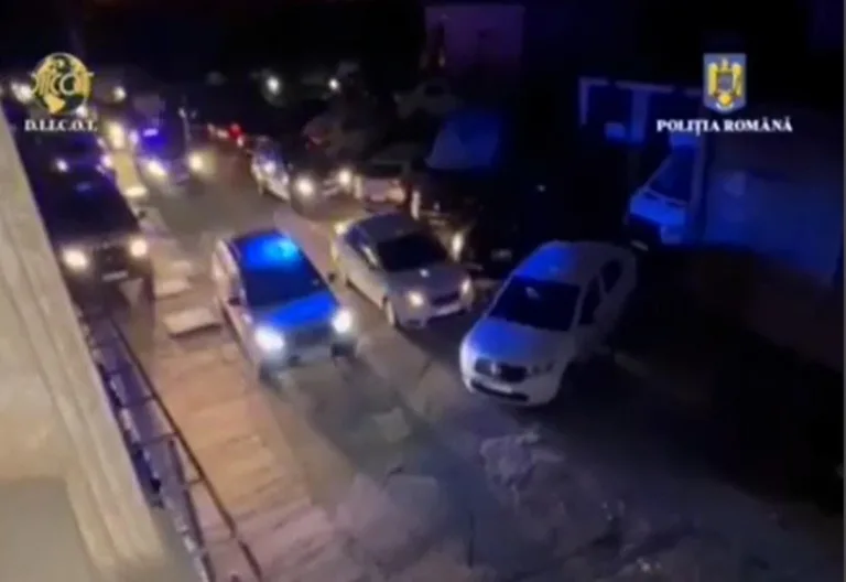 Percheziții, luni dimineața, la traficanți de droguri din Bârlad (VIDEO)