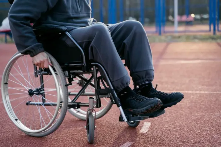 Ce se întâmplă cu pensiile persoanelor cu dizabilități, după recalculare. Deputatul Solomon: ”Sunt semenii noștri”