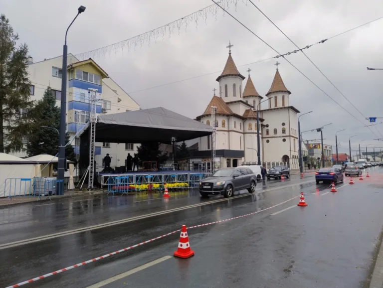 Pregătiri pentru sfințirea catedralei din strada Traian, la Vaslui. Sunt așteptați mii de credincioși
