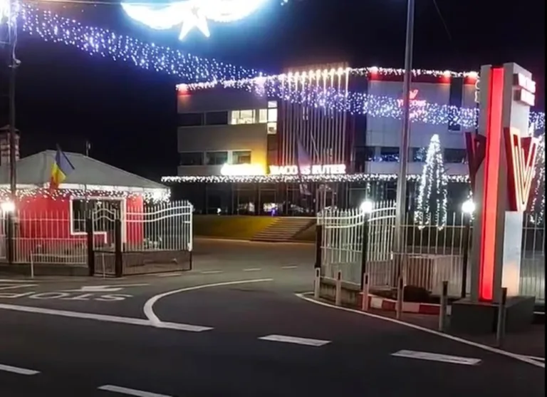 Este superb, de vis! Viacons Rutier a pornit iluminatul de sărbători (VIDEO)