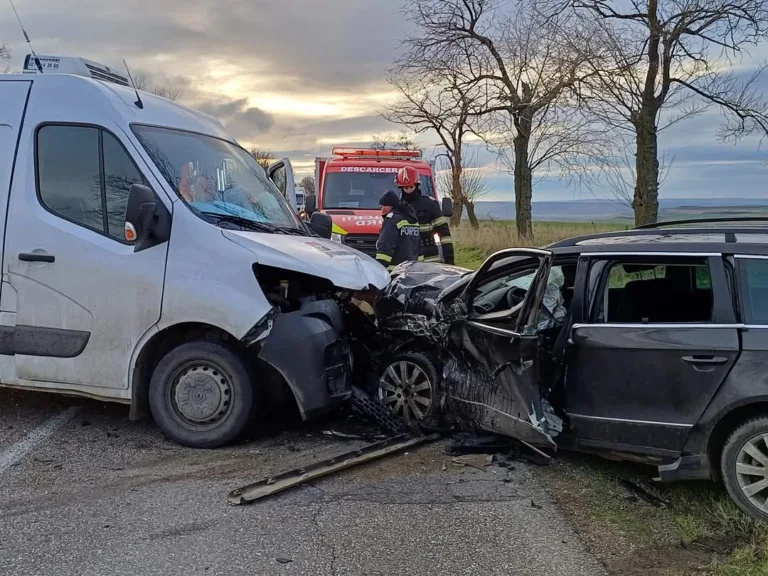 Accident grav la Perieni, două victime în stare gravă, una este inconștientă