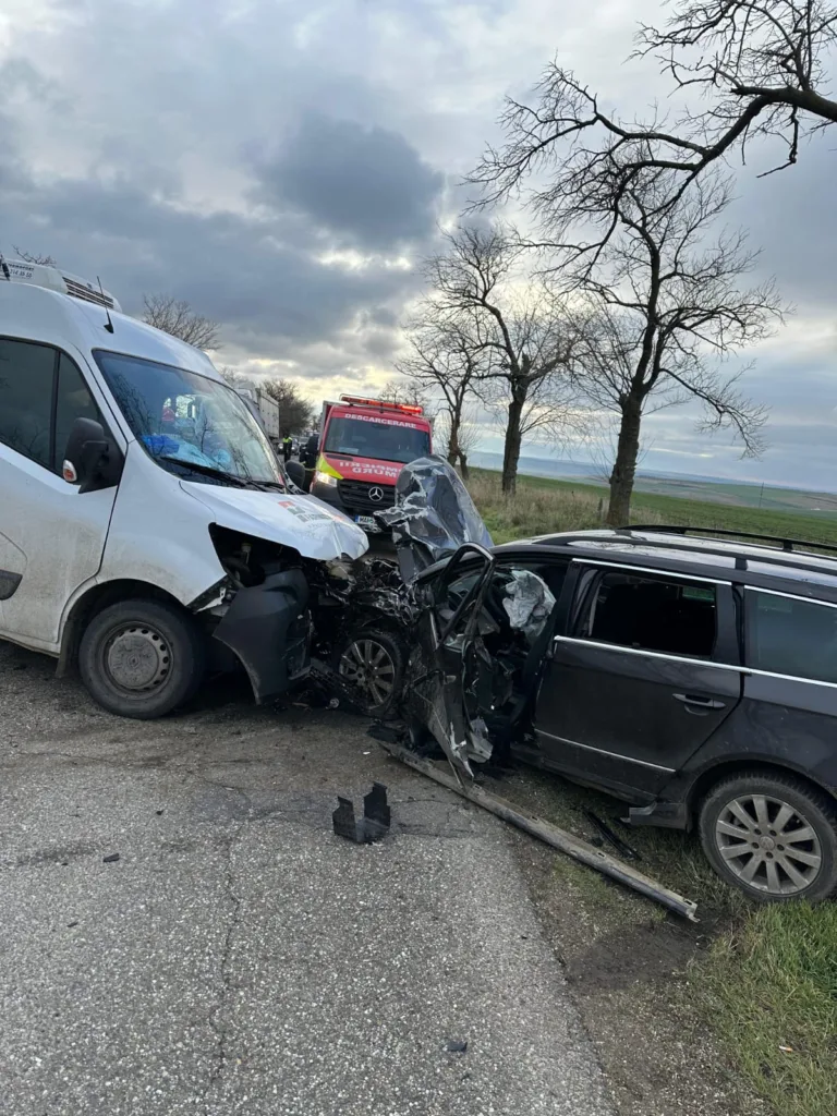 IPJ VASLUI: Un mort și trei răniți, in accidentul de la Perieni. Un șofer de 20 de ani este vinovat