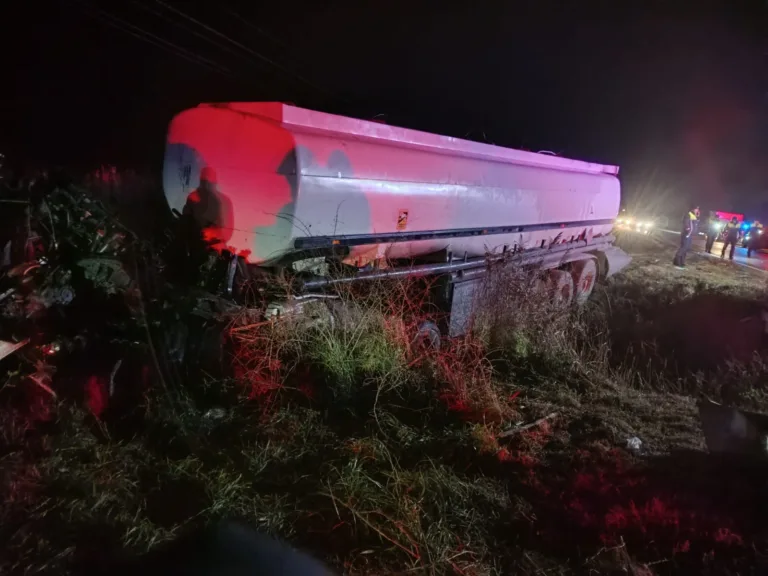 Depășire groaznică pe DE 581, miercuri seara, un tânăr a murit, altul a ajuns la spital