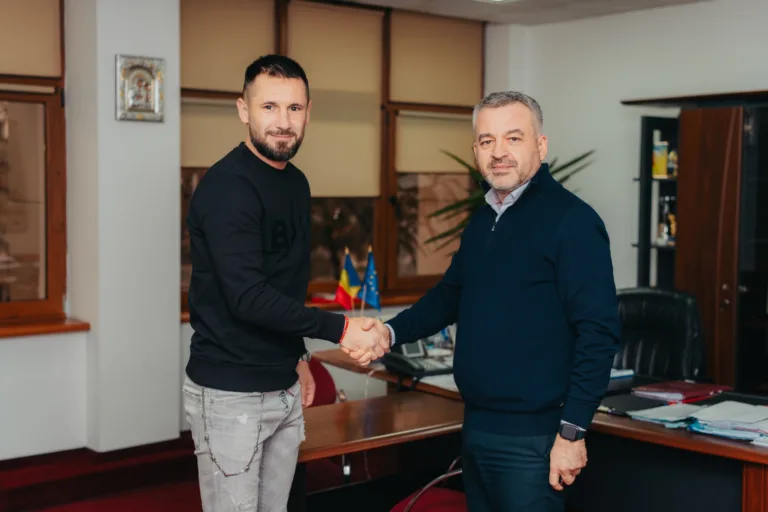 Vasluianul Dragoș Grigore se întoarce acasă, la Vaslui Postul oferit de primarul orașului