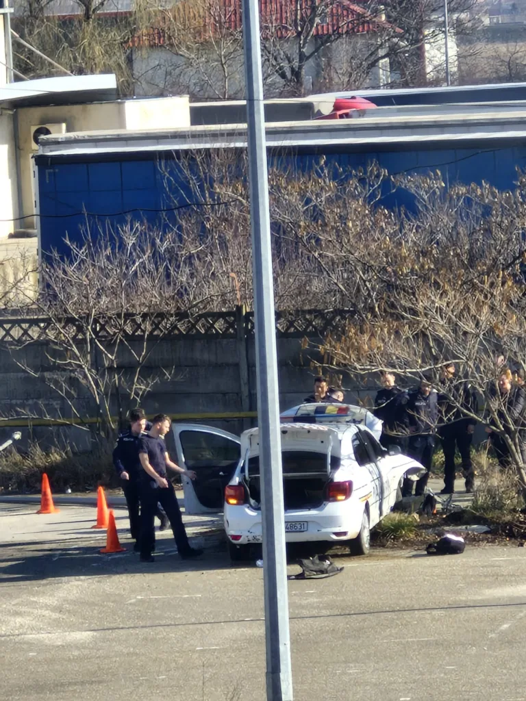 Autospecială de Poliție, făcută praf in parcarea InterEx