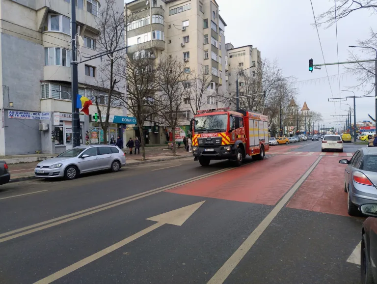 Incendiu la Chițcani, Costești, salvatorii intervin