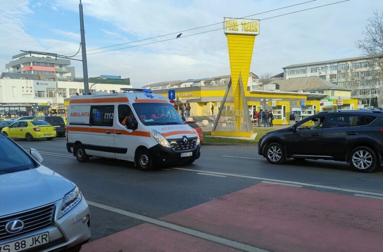 UPDATE Muncitorul rănit în accidentul de pe strada Salcâmilor, la Vaslui, are multiple fracturi