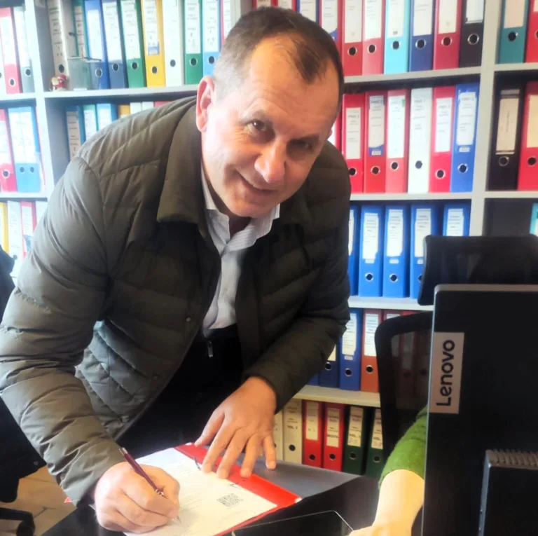 Comuna Roșiești va avea gaze naturale. Primarul Florin Anea a semnat contractul de finantare