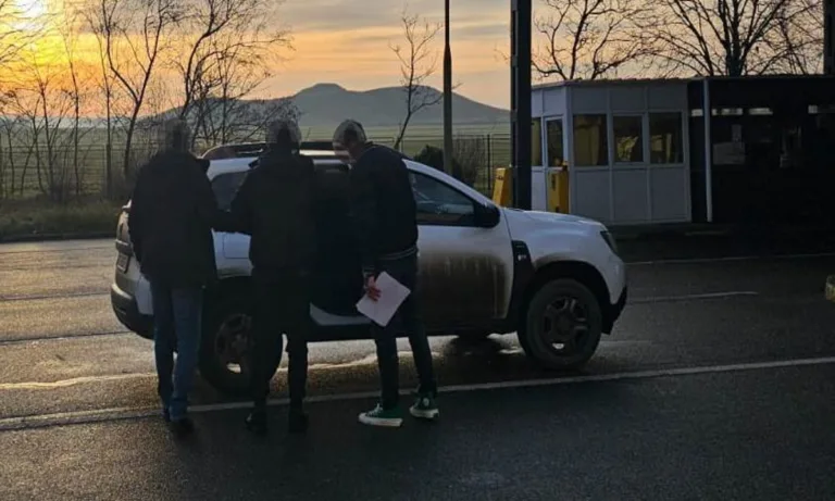 Doi moldoveni, acuzați de răpire în Germania, au fost prinși la Vama Albița