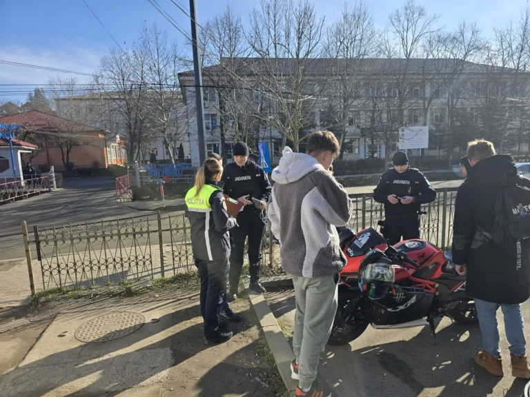 Razie în preajma școlilor și liceelor din Vaslui, miercuri. Elevi chiulangii, depistați în baruri