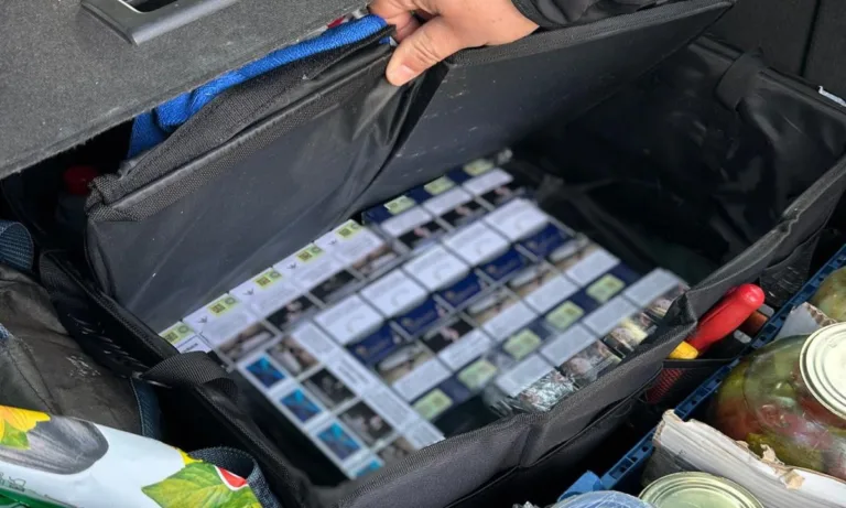 Tigări în cutia de scule a unui autoturism, la Vama Albița. Amendă uriașă