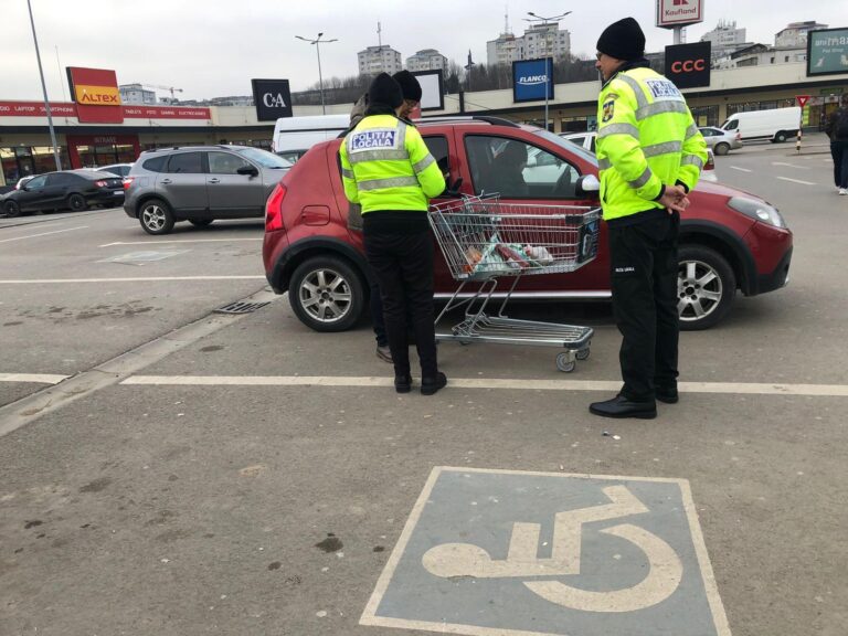 Șoferii care parchează pe locurile persoanelor cu handicap vor fi amendați de Poliția Locală, la Vaslui
