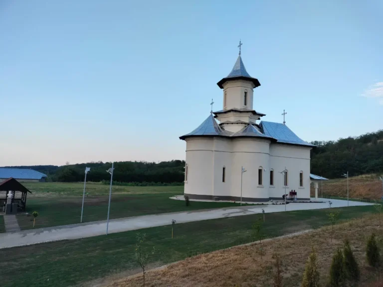 Se caută pictori pentru o biserică din comuna Vinderei