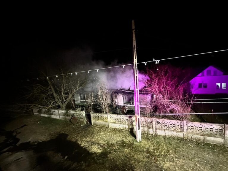 Panică la Gușiței. Incendiu violent, două butelii au fost la un pas de explozie
