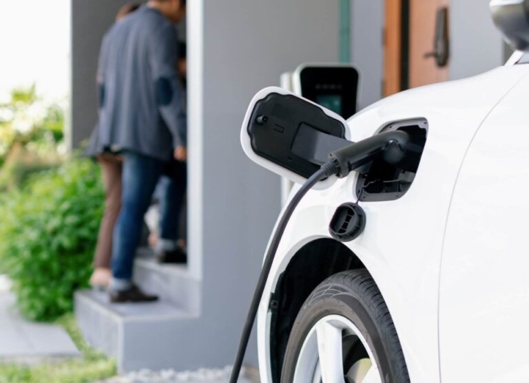 Mii de stații de încărcare pentru mașini electrice, proiect E-On România