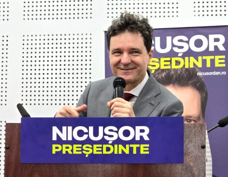 Nicușor Dan a lansat campania ”România Onestă”, la Vaslui. De ce și-a cerut scuze Corneliu Bichineț
