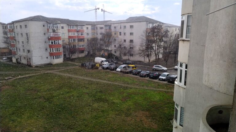 VIDEO Ninsoare cu cer senin și soare, fenomen ciudat la Vaslui