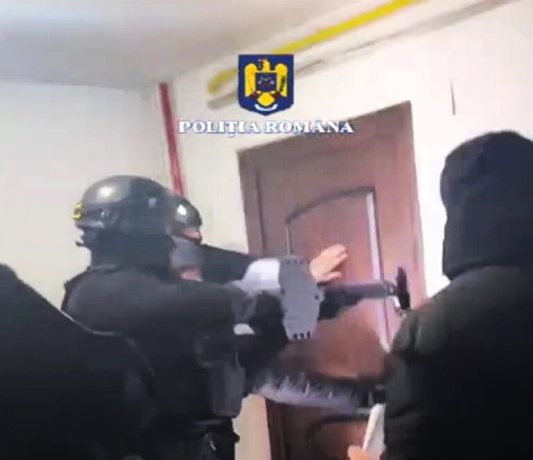 Trei gălățeni extrem de periculoși, descoperiți într-un bloc din Bârlad