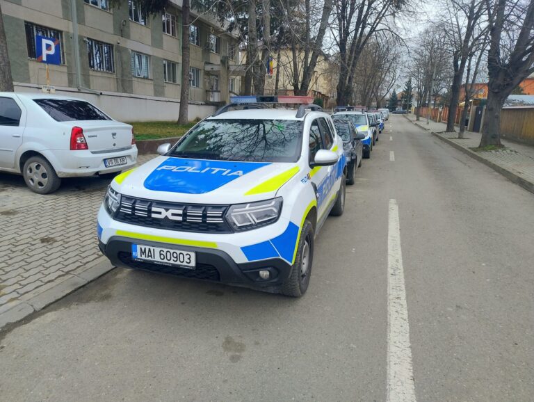 Doi tineri, dintre care unul minor, au furat un mobil și bani de la un alt tânăr din Vaslui