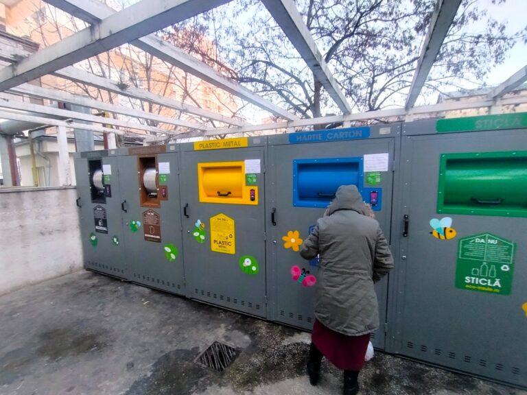 Primele insule ecologice de colectare a deșeurilor, funcționale la Vaslui