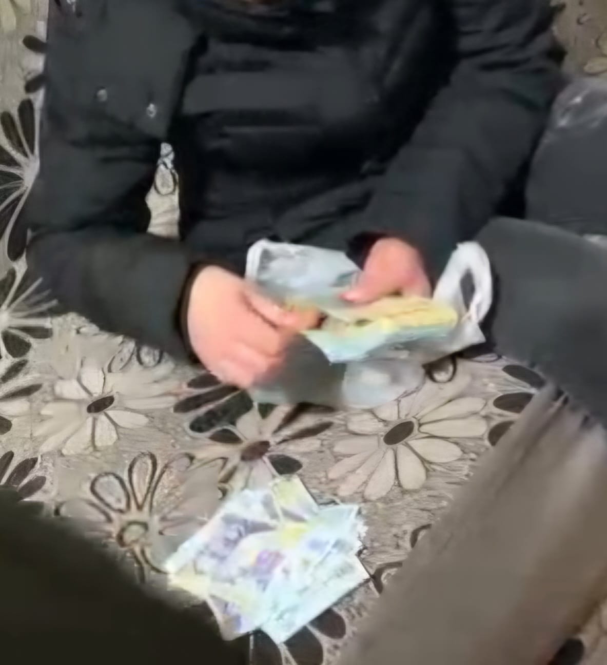Doi bătrâni din Lipovăț au fost adormiți cu somnifere, după care li s-a furat suma de 27.000 lei 2 somnifere scroci arges 122