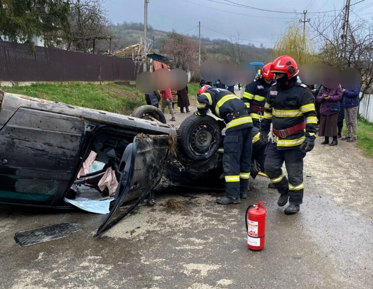 Accident între un autoturism și un autocar, în comuna Al. Vlahuță