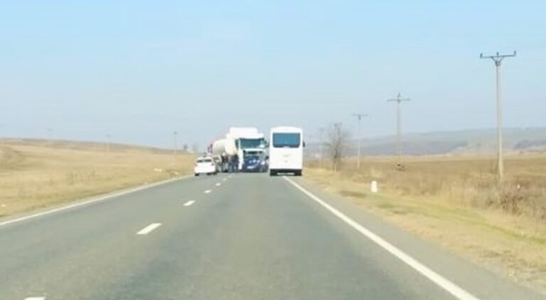 Accident în zona Podu Doamnei, lângă Stâna Costești, pe DE 581