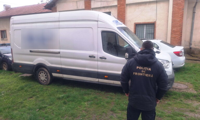 Două mașini, furate din Elveția și Belgia, descoperite la Vama Albița. Valoarea mașinilor, 155.000 lei