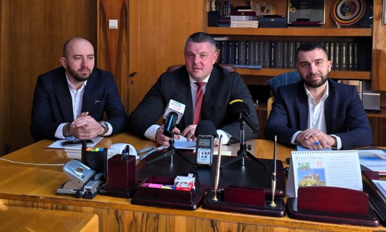 Bârlădeanul Florin Motrea și vasluianul Vlad Ghețu, membrii cancelariei prefectului Eduard Popica