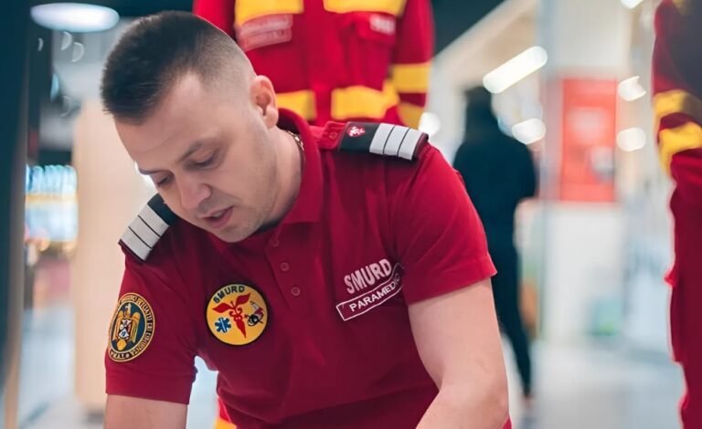 Un paramedic de la ISU Vaslui a salvat viața unui băiețel, în timpul unui meci de fotbal. Felicitări, Daniel!
