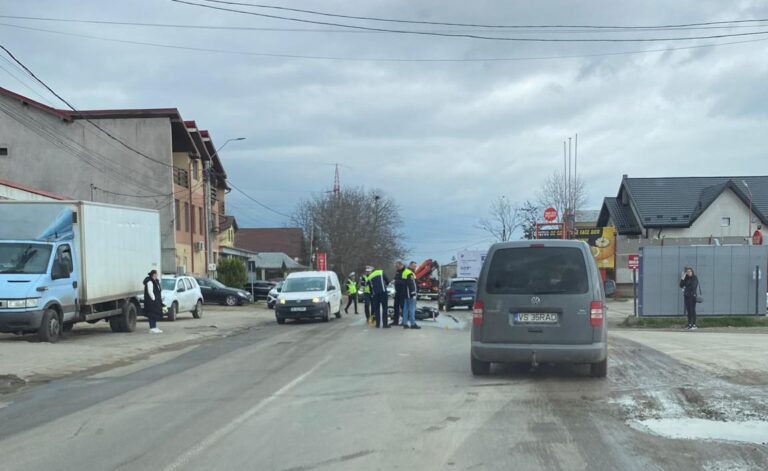 Accident între o motocicletă și un autoturism, la Vaslui