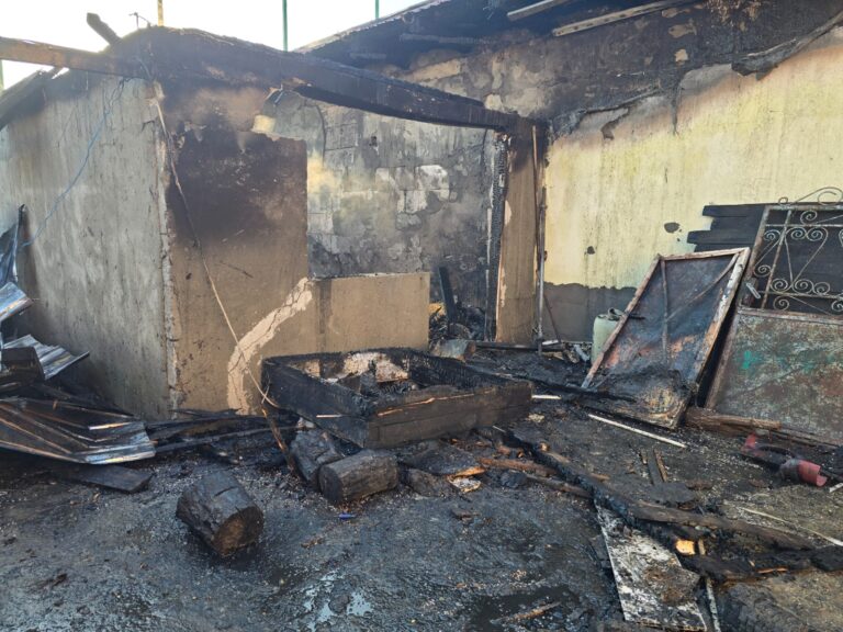 Incendiu violent la Bârlad, fără victime VI DEO