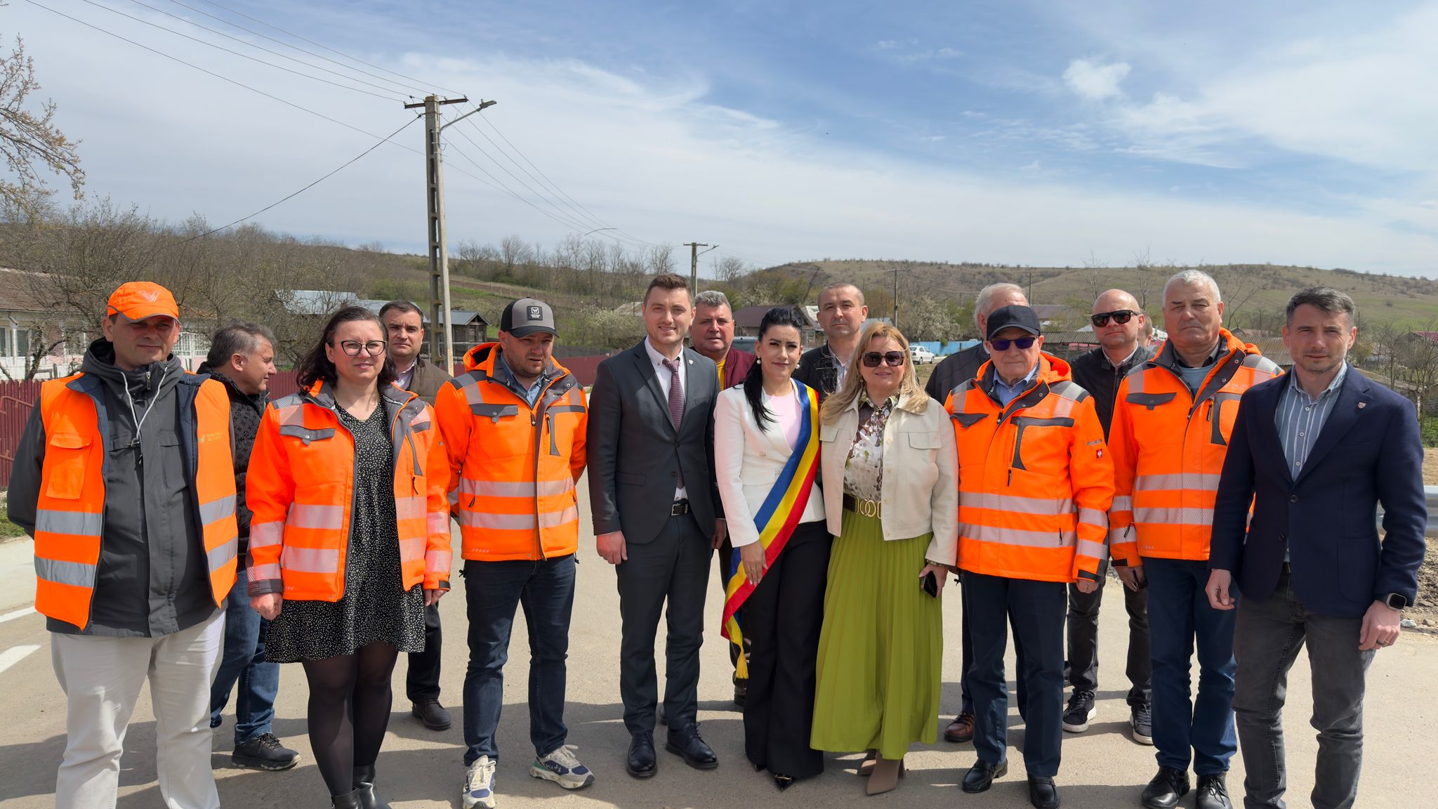 FOTO, VIDEO Bucurie în Săptămâna Mare. Viacons Rutier a predat comunității din Bogdănești peste 5,7 km de drumuri asfaltate 5 bogdanesti viacons 321