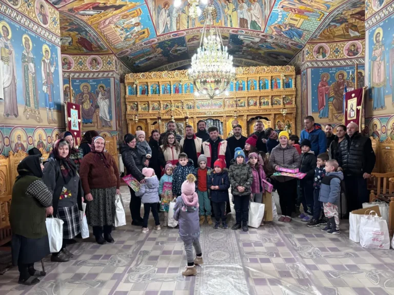 Sute de copii, din familii necăjite, au primit daruri în cadrul campaniei „De Paști, aducem împreună Lumină în suflete”