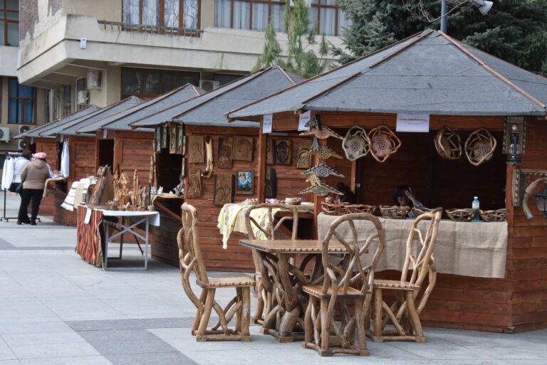 Târg de ouă încondeiate în centrul Vasluiului, în weekend