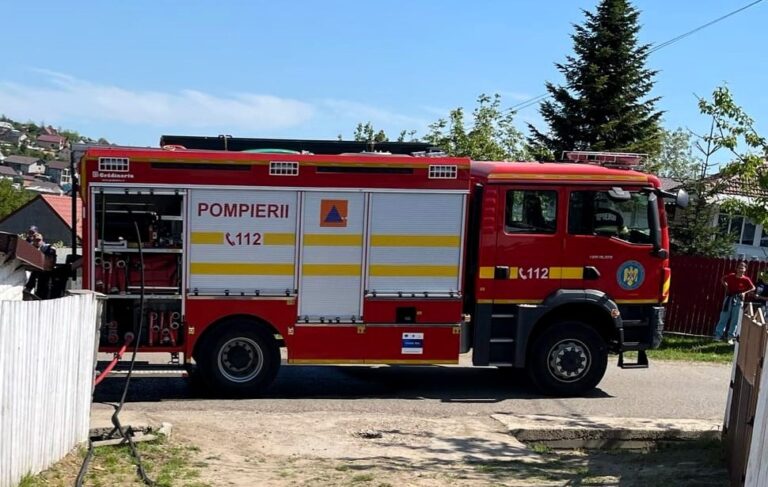 UPDATE INCENDIU BÂRLAD O tigaie uitată pe foc a declanșat fumul gros în scara blocului