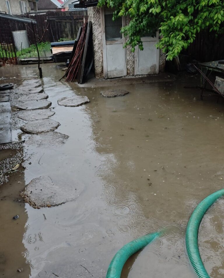 Inundații în suburbia Rediu, Vaslui, luni seara VIDEO