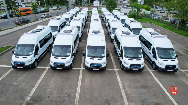 Cele 24 de microbuze electrice pentru transportul elevilor au fost predate primarilor (FOTO)