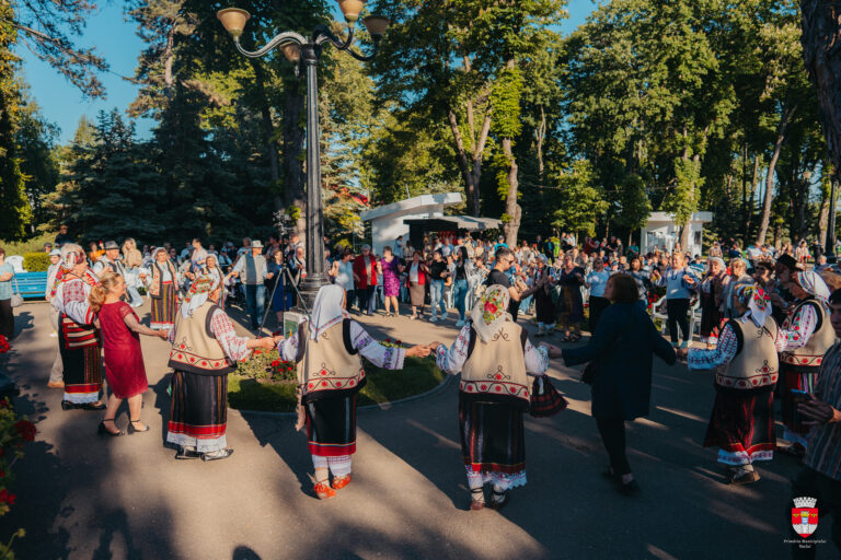 A fost mare petrecere în Parcul Copou, de Sf. Constantin și Elena