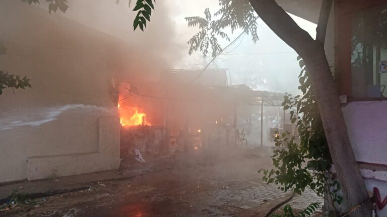 FOTO, VIDEO Incendiu devastator la Bârlad, spatii comerciale și locuințe afectate