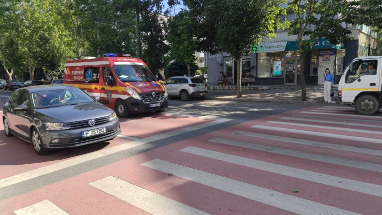 ACUM Accident grav la Muntenii de Jos, o mașină a intrat într-un cap de pod