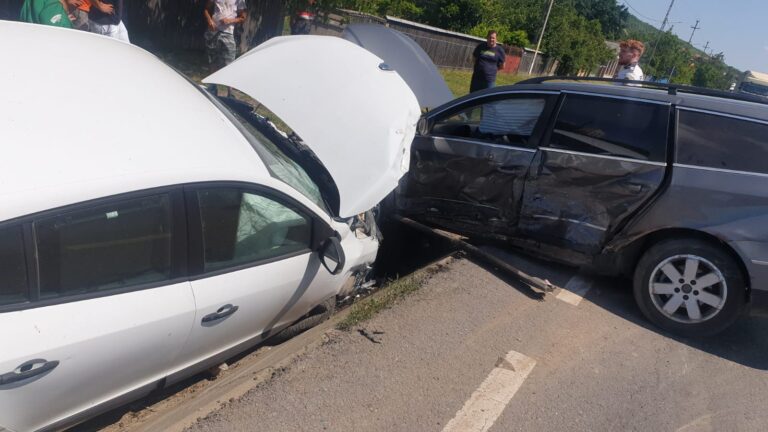 UPDATE, FOTO Accidentul din zona Everest este fără victime, mașinile sunt distruse